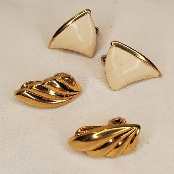 Beautiful 2 pairs of vintage monet earrings. - Picture 2 of 10